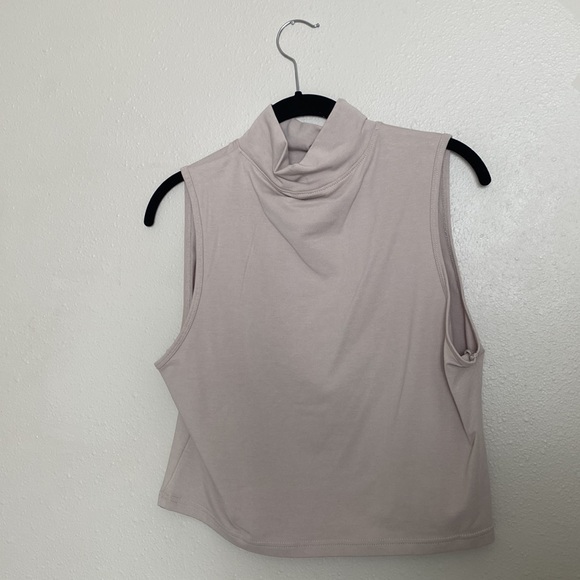 Nike Turtle Neck Crop top - Picture 3 of 4